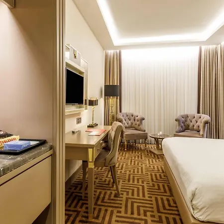 Ramada By Wyndham Istanbul Golden Horn Hotel 4*