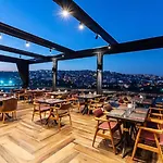 Ramada By Wyndham Golden Horn Ξενοδοχείο 4*
