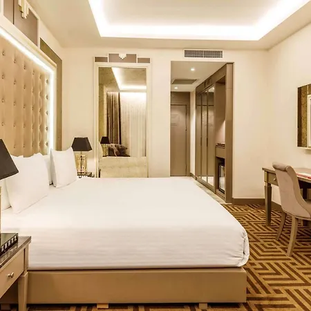Ramada By Wyndham Golden Horn Hotel 4*
