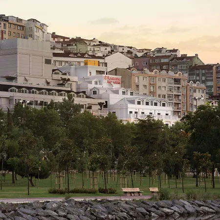 Ramada By Wyndham Golden Horn Hotel 4*