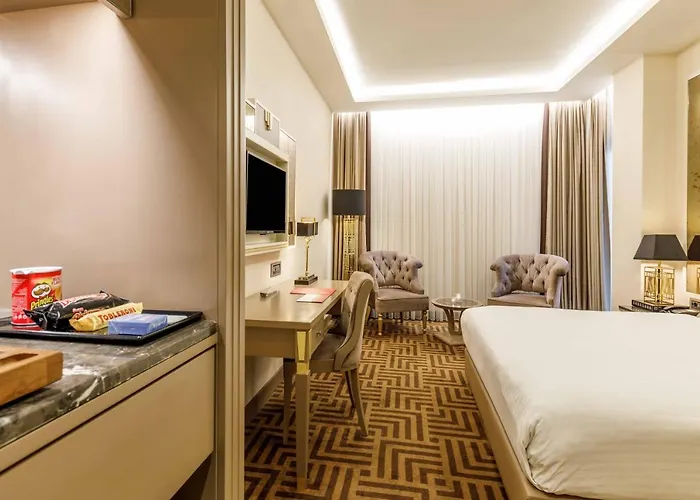 Ramada By Wyndham Golden Horn Hotel 4*