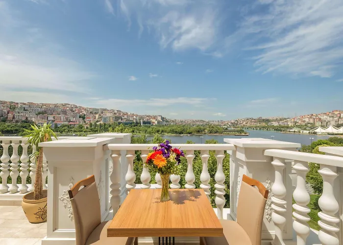 Ramada By Wyndham Golden Horn 4*