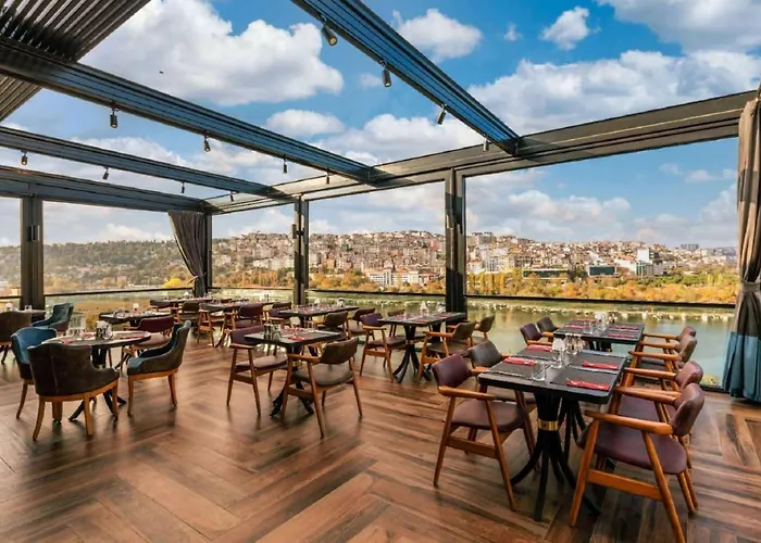 Ramada By Wyndham Golden Horn Hotel