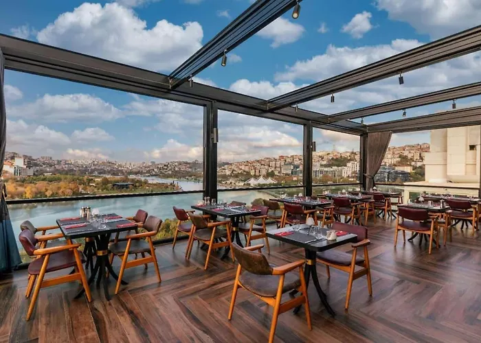 Ramada By Wyndham Golden Horn Hotel 4*