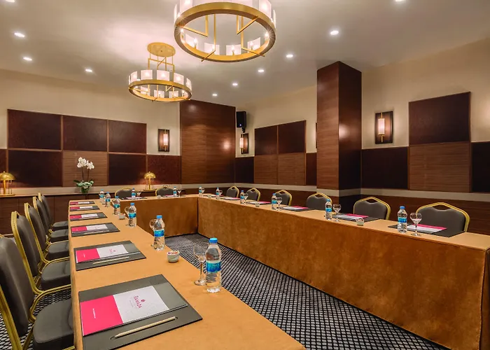 Ramada By Wyndham Golden Horn Hotel 4*