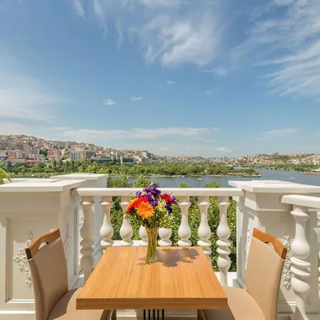 Ramada By Wyndham Golden Horn 4*