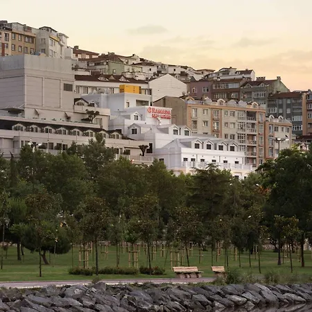 Ramada By Wyndham Golden Horn Hotel 4*