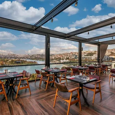 Ramada By Wyndham Golden Horn Szálloda 4*